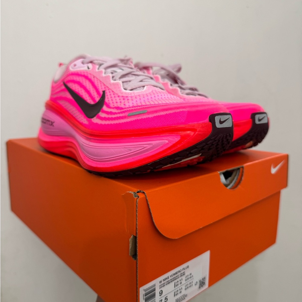 Nike Vomero Plus size 9